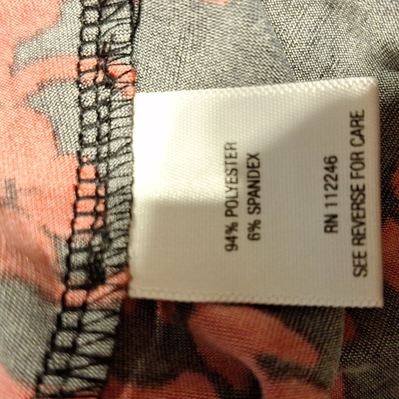 Sami & Jo Red Floral on Black Blouse Stretch Cap Sleeve 2X - Picture 4 of 4